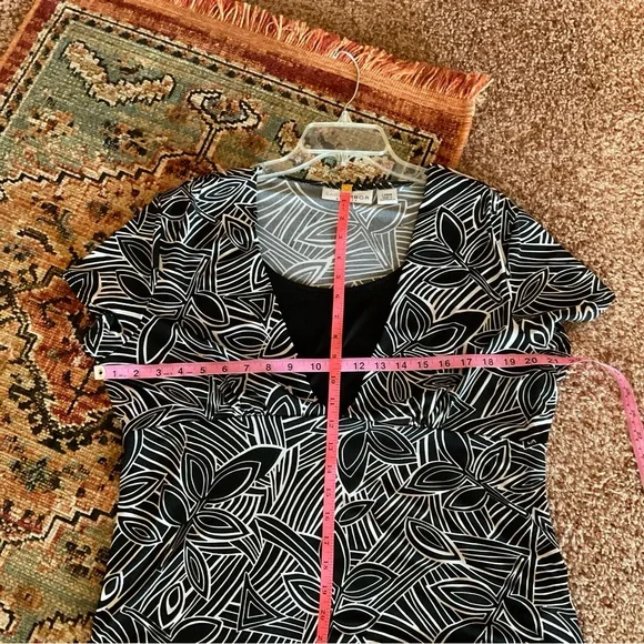 Sag Harbor Black and White Patterned Top, Stretch, short sleeves, lg - Picture 7 of 9